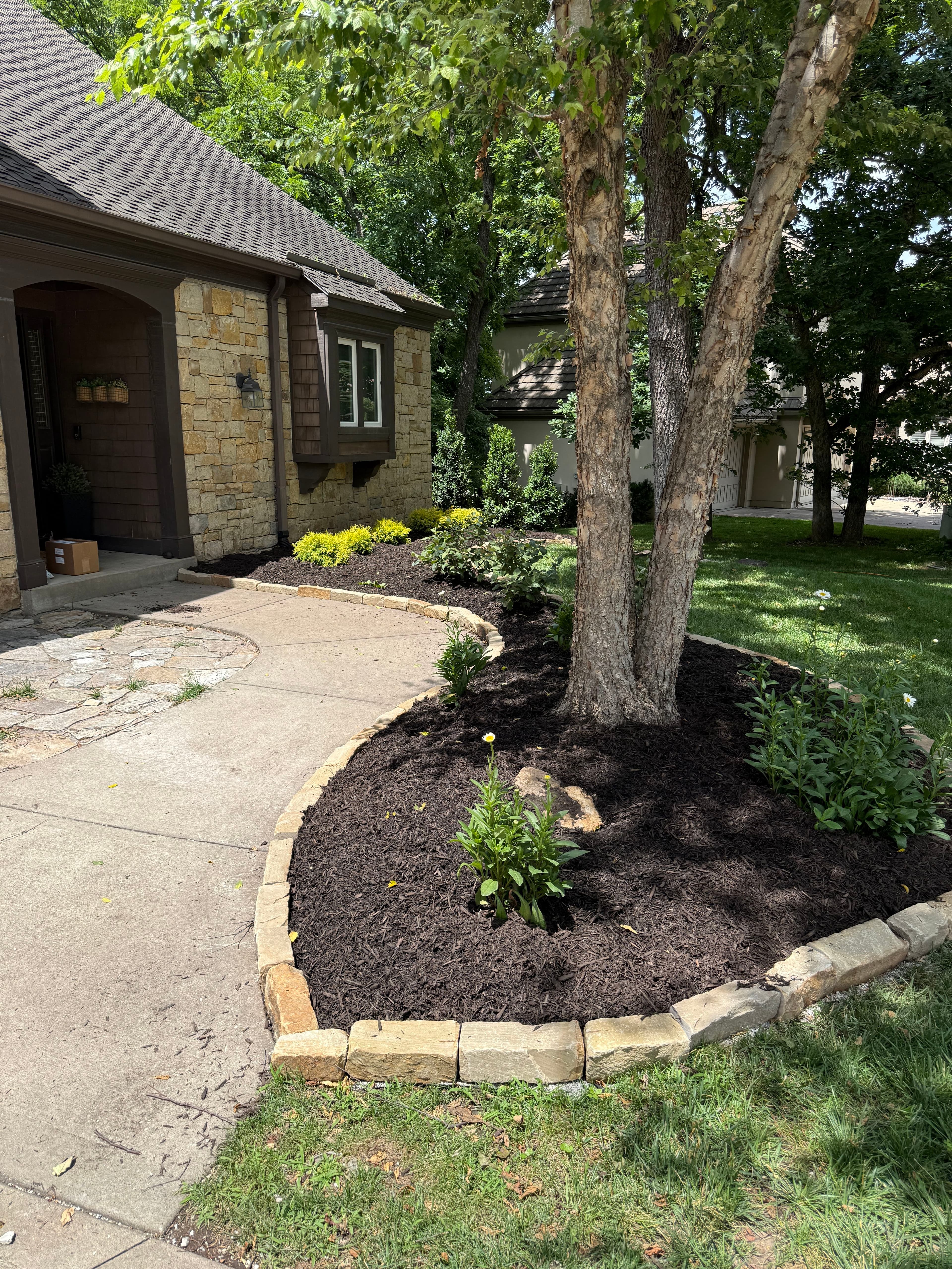 Project Stone Edging, Shrubs, and Mulch Give This Lenexa Home a Clean Reset image
