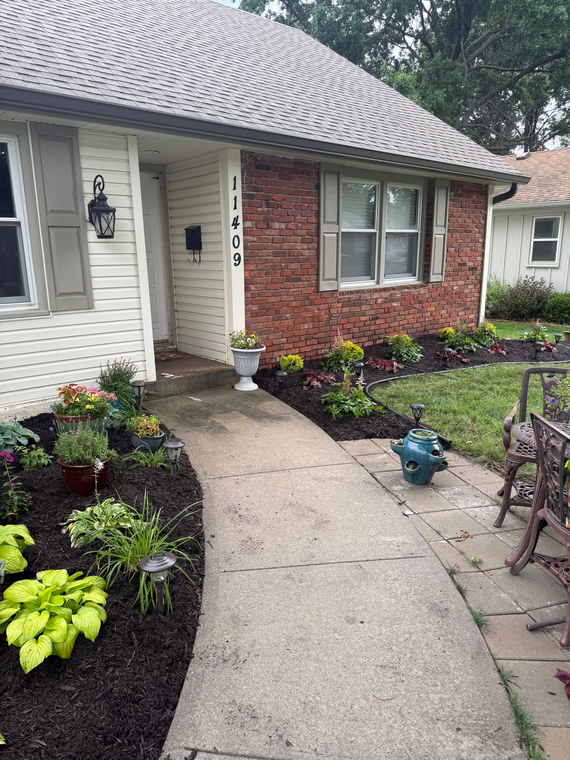 Gallery photos for Shawnee Front Yard Garden Bed Makeover with Fresh Mulch and New Plants: Image #1