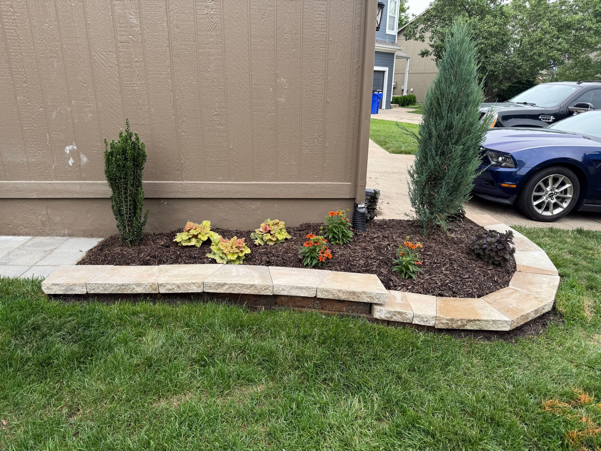 Gallery photos for Front Garden Bed Overhaul in Olathe Kansas: Image #3