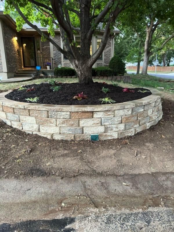 Gallery photos for Stunning Raised Planter with Lush Greenery: Image #1