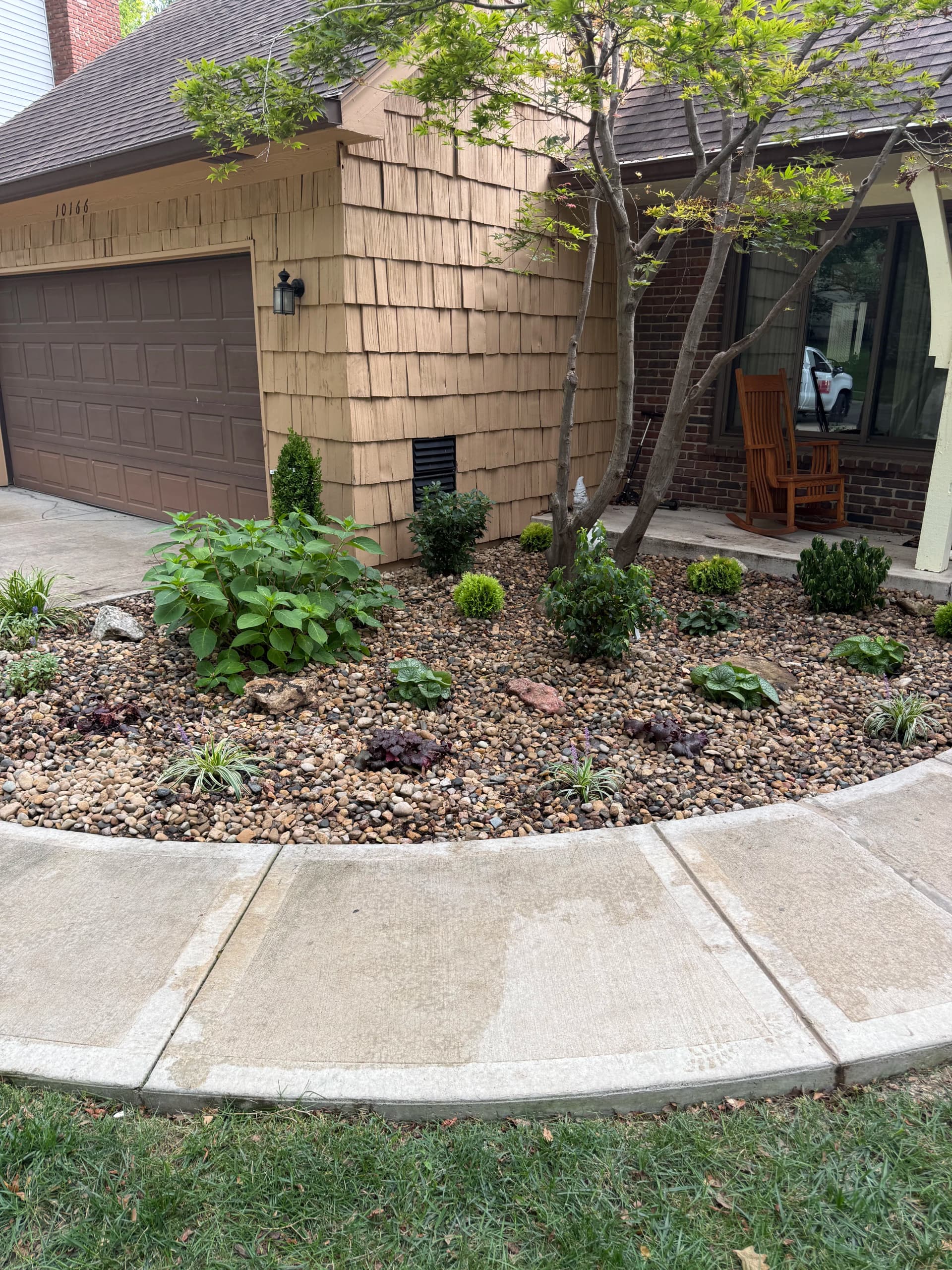 Gallery photos for Front Yard Garden Renovation in Overland Park KS: Image #2