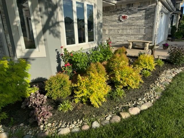 Gallery photos for Year-Round Garden Elegance: Image #3